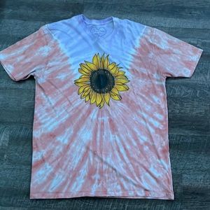 This shirt has been worn a few times there’s no holes or stains :)